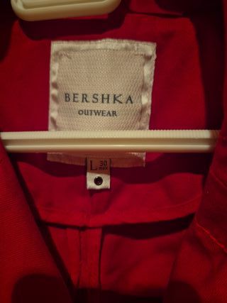 Chaqueta Bershka Roja Talla L