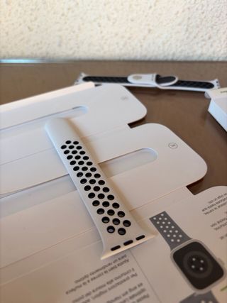 Correa Nike Sport Band Blanca/Negra Apple Watch