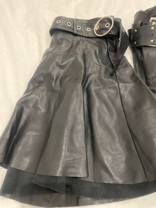 Falda y pantalón cuero negro T.36