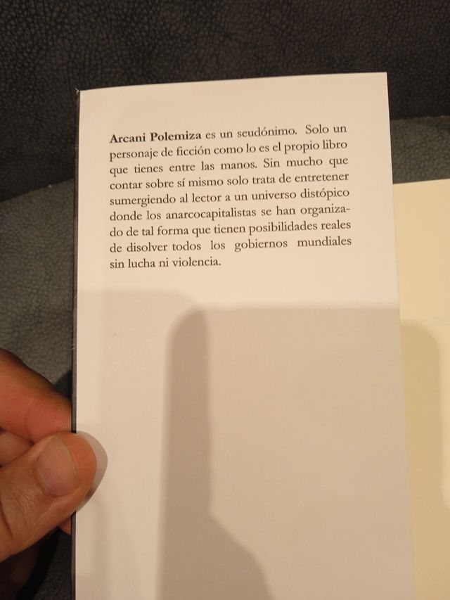CISNE NEGRO, ARCANI POLEMIZA