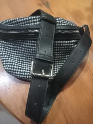 Riñonera Mango pata de gallo negra