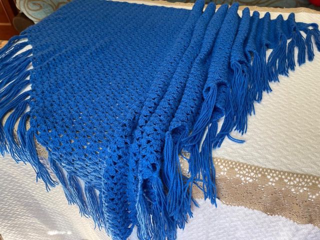 manton de ganchillo azul HECHO A MANO