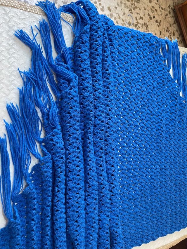 manton de ganchillo azul HECHO A MANO