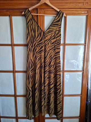 Vestido Uterqüe, animal print, vuelo, T 40