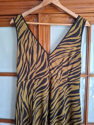 Vestido Uterqüe, animal print, vuelo, T 40