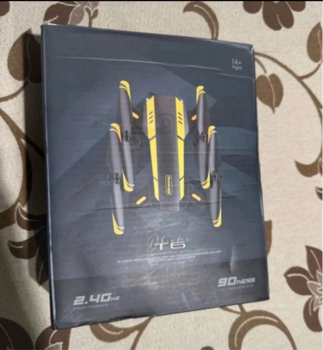 Dron Negro y Amarillo