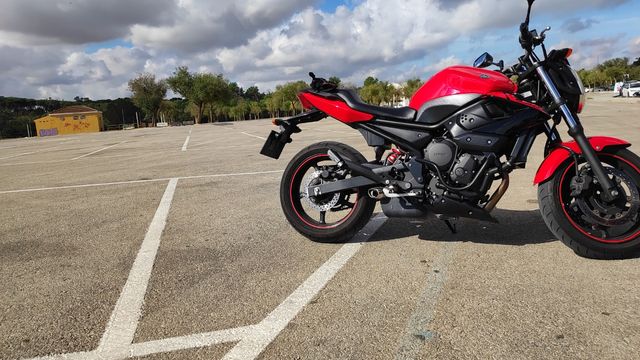 Yamaha XJ6 con 25.000km del 2012