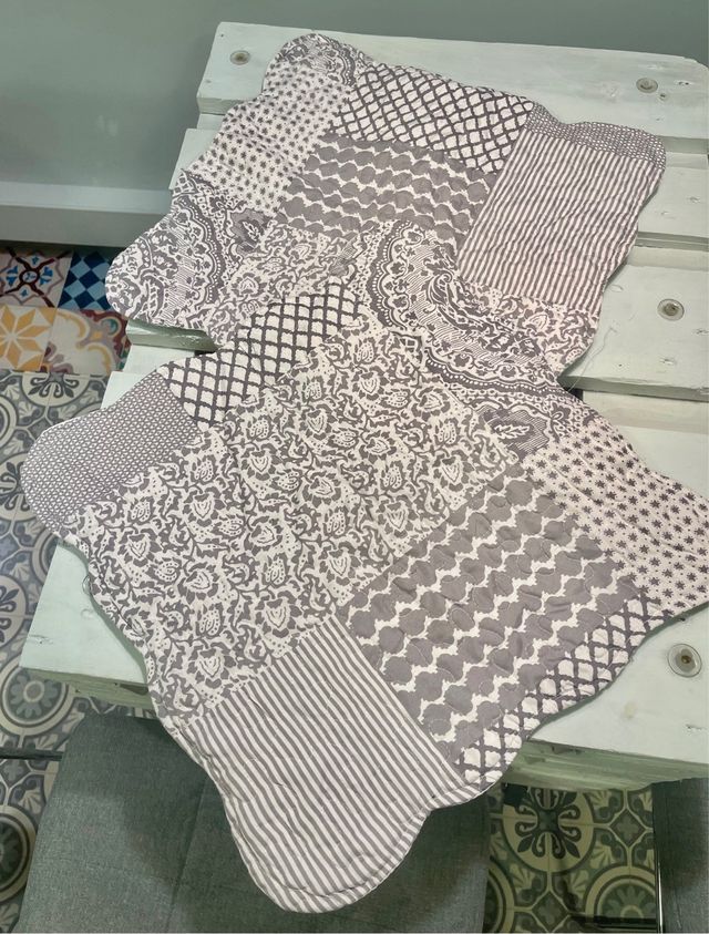 Colcha Cama 135 Gris y Blanca