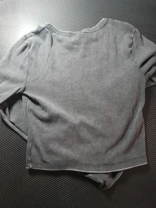 Camiseta gris de manga larga