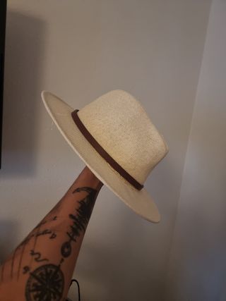Sombrero beige talla 61 o L.