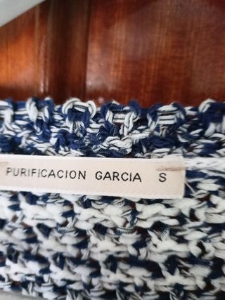 Chaqueta de punto azul y blanco