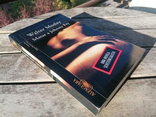 Libro Walter Mosley Matar a Johnny Fry