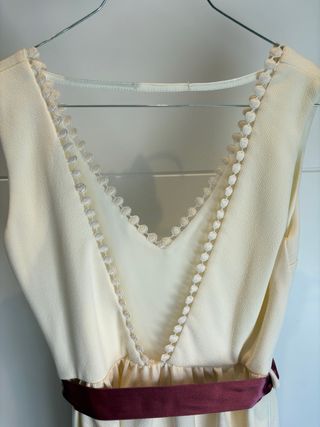 Vestido corto floral beige y morado