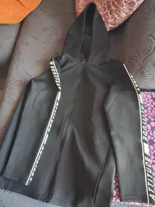 Sudadera con capucha negra