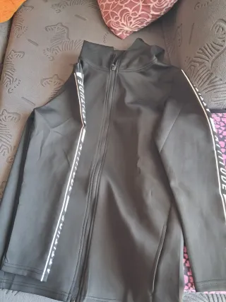 Sudadera con capucha negra