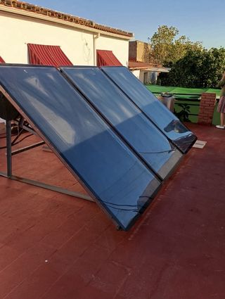 Termo con placa solar