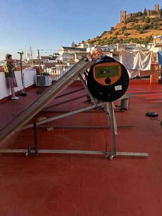 Termo con placa solar