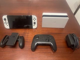 Nintendo Switch OLED + Accesorios y juegos 