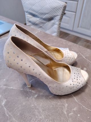 Décolleté Dettagli Raso Bianco e Oro.