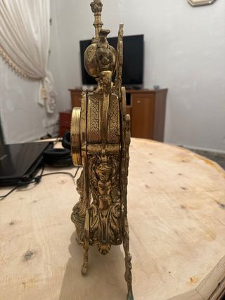 Reloj de sobremesa antiguo de bronce