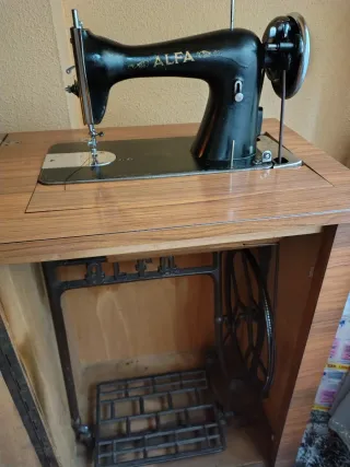 Máquina de coser Alfa antigua , recoger en Getafe
