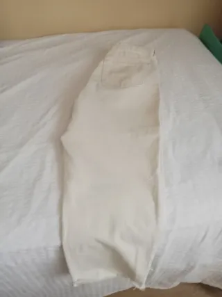 Pantalón vaquero beige