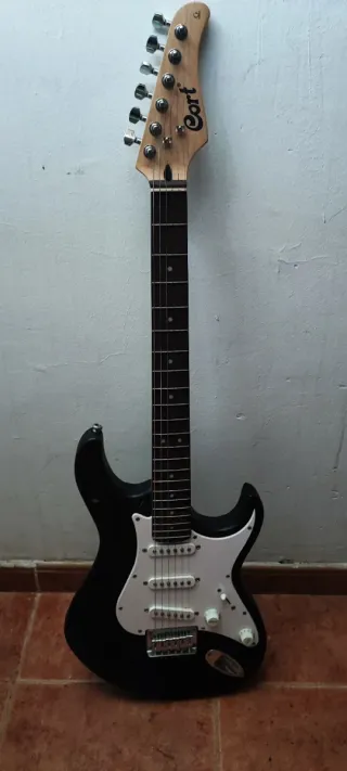 Guitarra Eléctrica Cort Negra