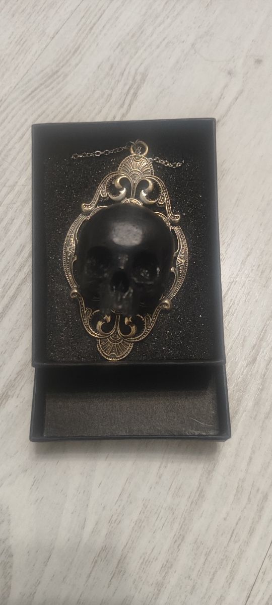 Collar Calavera Negra Gótica