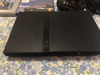 PlayStation 2 Negra con cables (No lee discos)