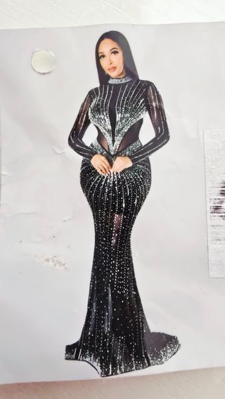 Vestido de fiesta negro con pedrería