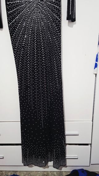 Vestido de fiesta negro con pedrería