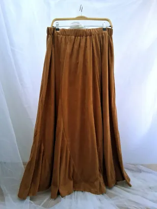 Falda larga maxi color cuero talla grande. 