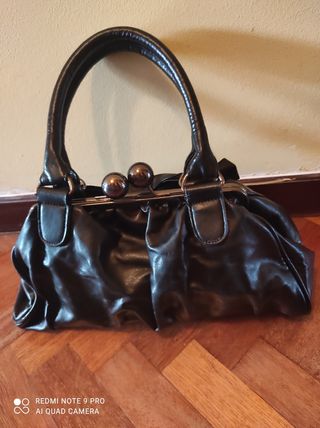 Bolso negro con lazo