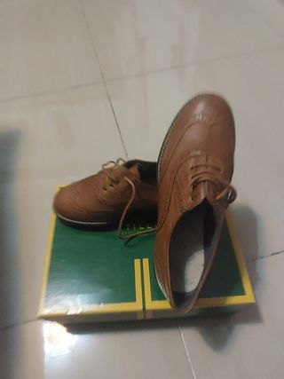 Zapatos de cordones marrones