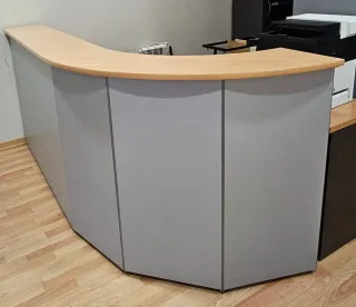 Banco reception curvo