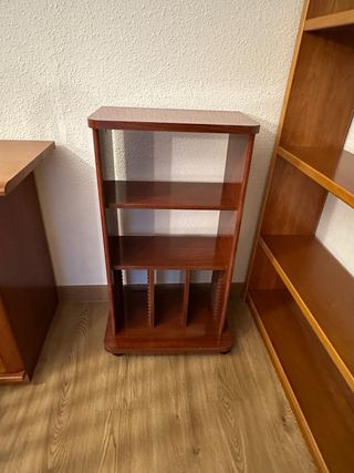 Conjunto de estanterías de madera