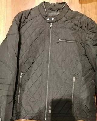 Chaqueta Zara Man negra acolchada