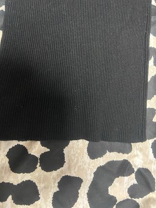 Jersey canalé cuello alto negro