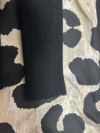Jersey canalé cuello alto negro