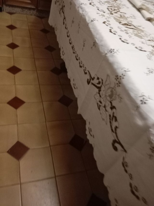 Mantelería bordada a mano en isla madeira