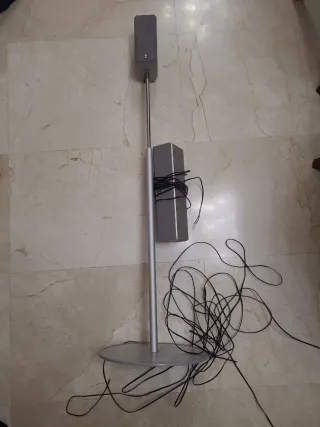 5 Altavoces Yamaha (cuatro laterales y frontal)