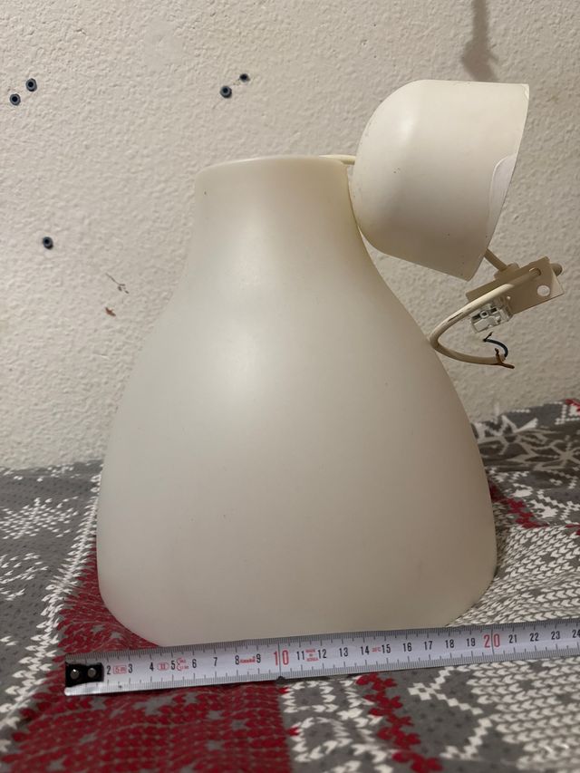 Lampada da soffitto in plastica bianca