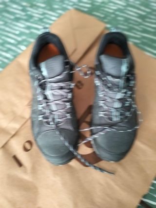 Deportivas Merrell Senderismo Gris. Número 40.