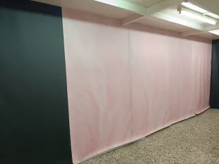 Lona impresa rosa y blanca