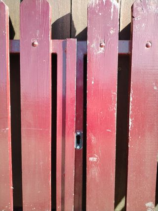 Puerta de hierro y madera 