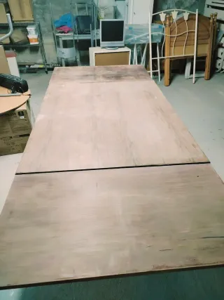Mesa extensible de madera antigua