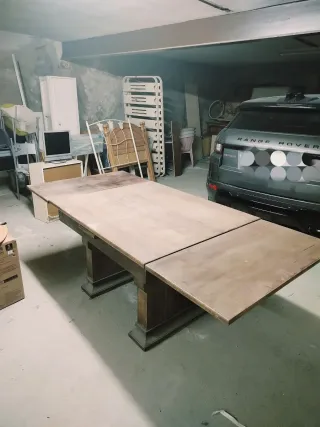 Mesa extensible de madera antigua