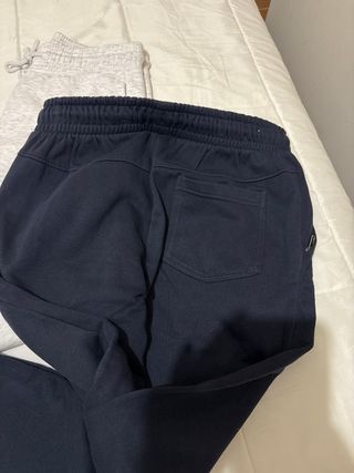 2 Pantalones de chándal grises y azules