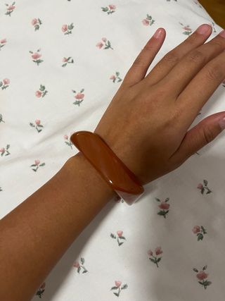 Pulsera rígida resina ámbar oscuro