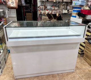 2 Mostradores de tienda por cierre
me costaron 400